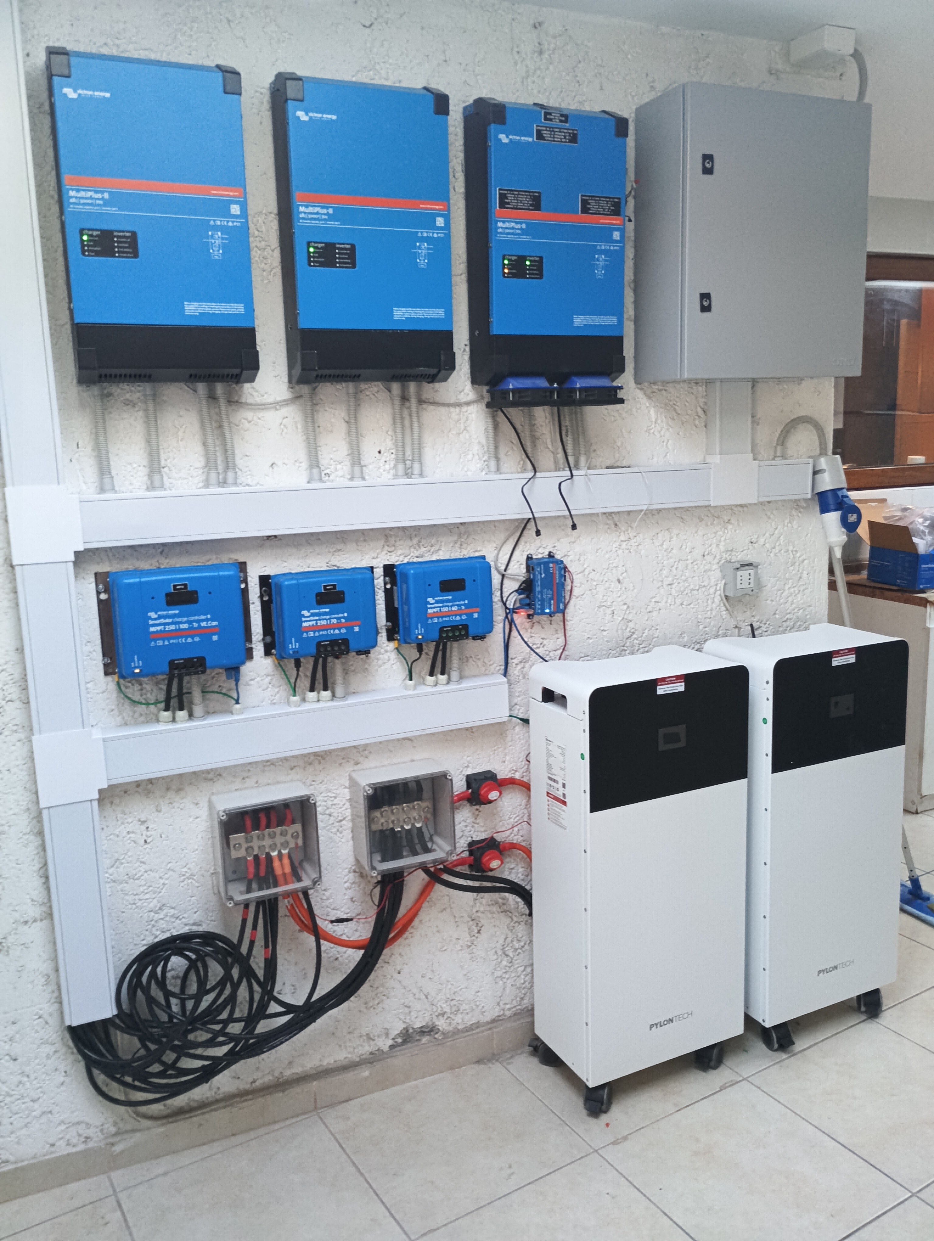 Proyecto Hibrido con equipos Victron en Las Condes